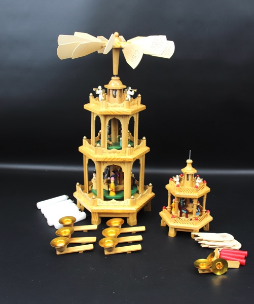 Julpyramider, 2 st, trä, Tyskland, 1900-tal.