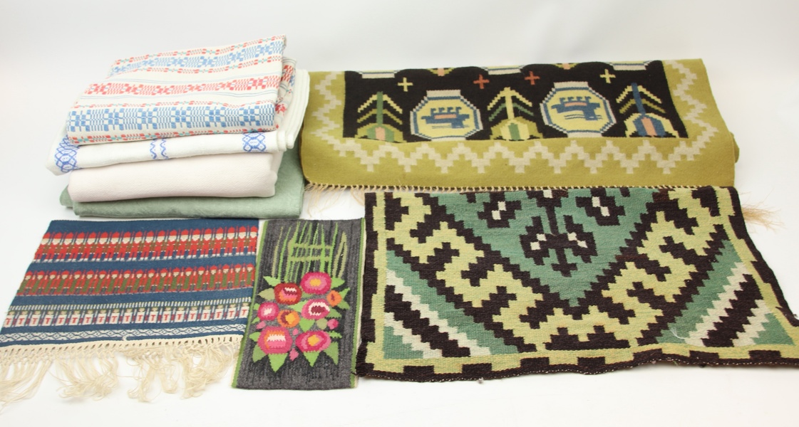 Bordsdukar och flamskvävnad, 8 delar, 1900-tal.