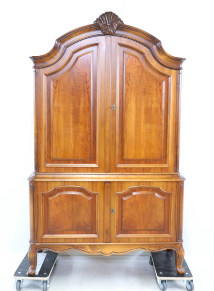 Skåp, valnöt, rokokostil, 1900/2000-tal.