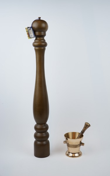 Pepparkvarn, trä, Peugeot, och mortel, mässing.