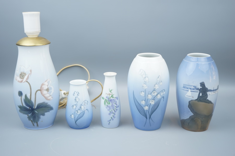 Bordslampa och vaser, 5 delar, porslin, Bing & Gröndahl.