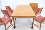 Bertil Fridhagen, matbord och 5 stolar, teak/textil, med 2 förlängningsskivor, Bodafors, 1900-talets andra hälft.