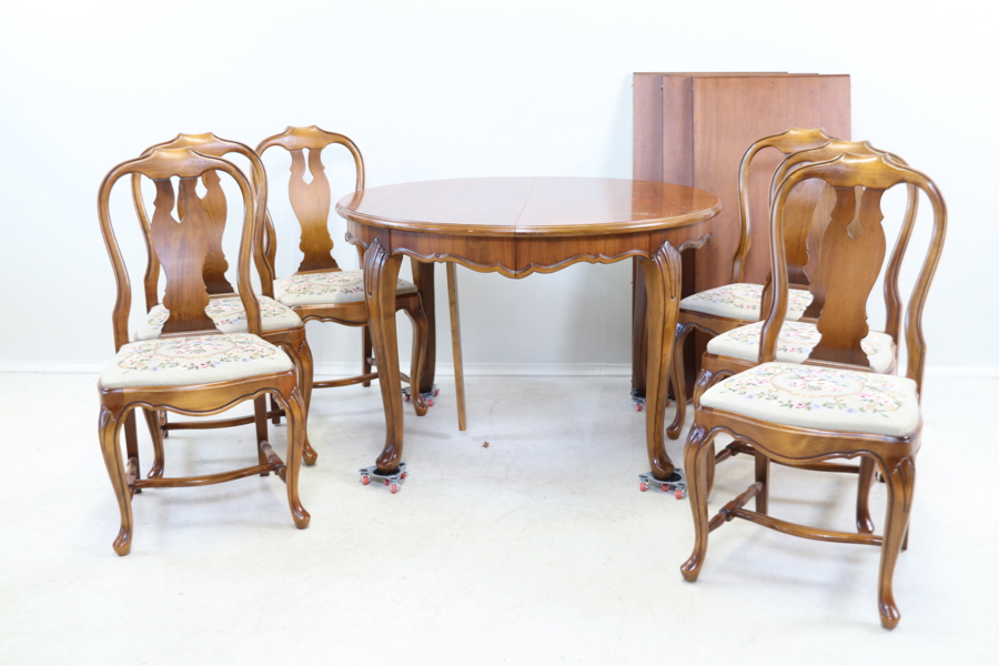 Bord med 6 stolar, mahogny, rokokostil, 1900-talets senare del.