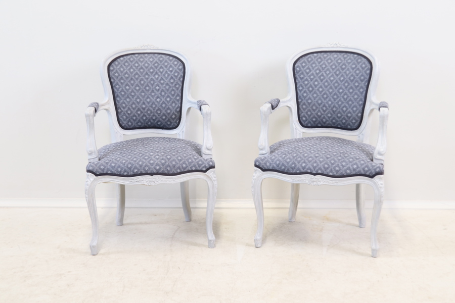 Karmstolar ett par, trä/textil. rokokostil, 1900-tal.