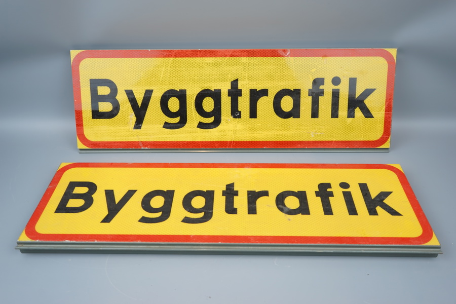 Trafikskyltar, 2 st, "Byggtrafik", metall, reflexfolierade, 3M.