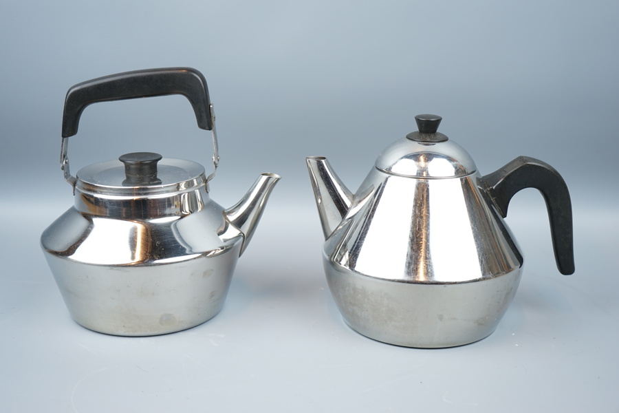 Kaffekannor, 2 st, metall, Sigvard Bernadotte, Moderna och ""Hollywood", Nils Johan.