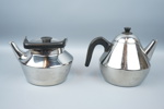 Kaffekannor, 2 st, metall, Sigvard Bernadotte, Moderna och ""Hollywood", Nils Johan.