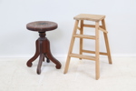 Snurrpall och stegpall, trä.