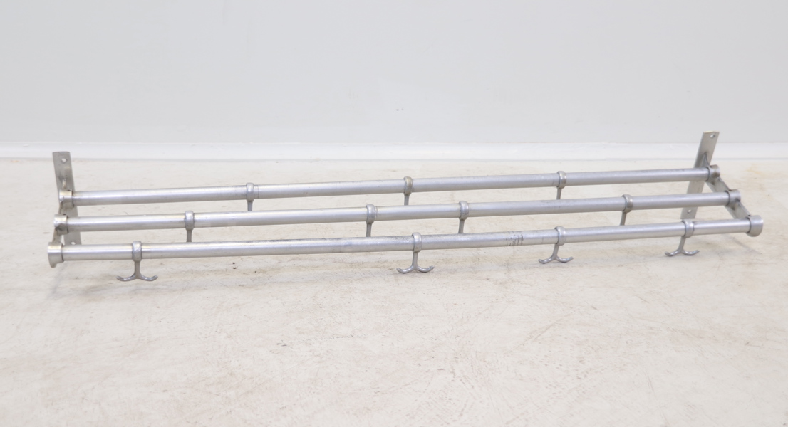 Klädhängare, metall.