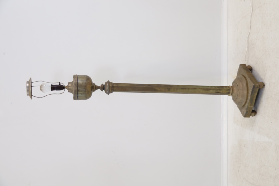 Golvlampa, mässing, 1900-tal.