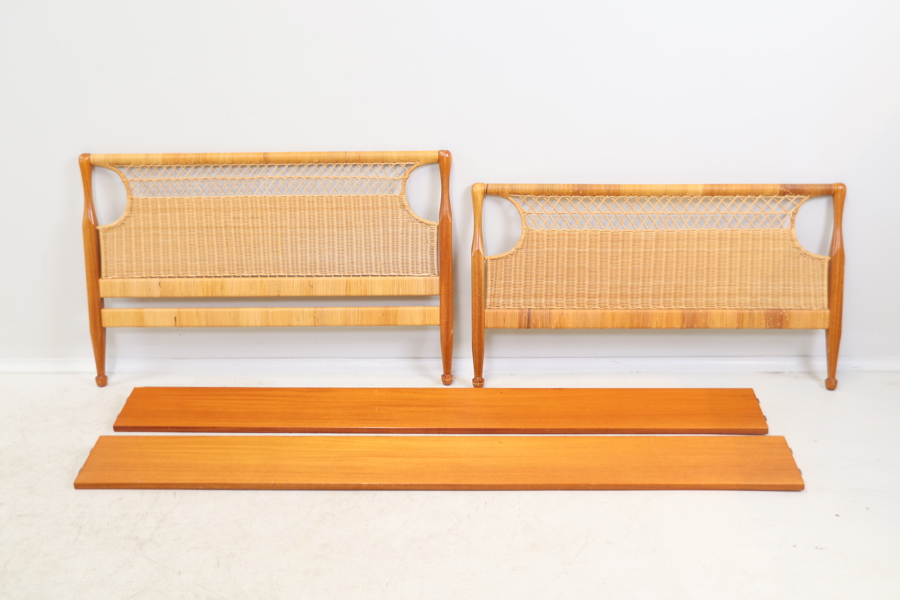 Josef Frank, sängram, ljusbetsad mahogny/rotting, model 960, Svenskt tenn.