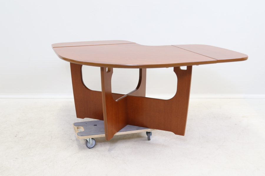 Soffbord, med klaffar, trä.