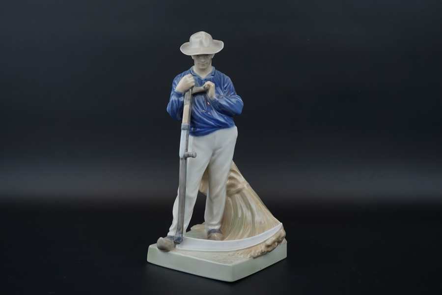 Christian Thomsen, figurin, porslin, "Man med lie", Royal Copenhagen.