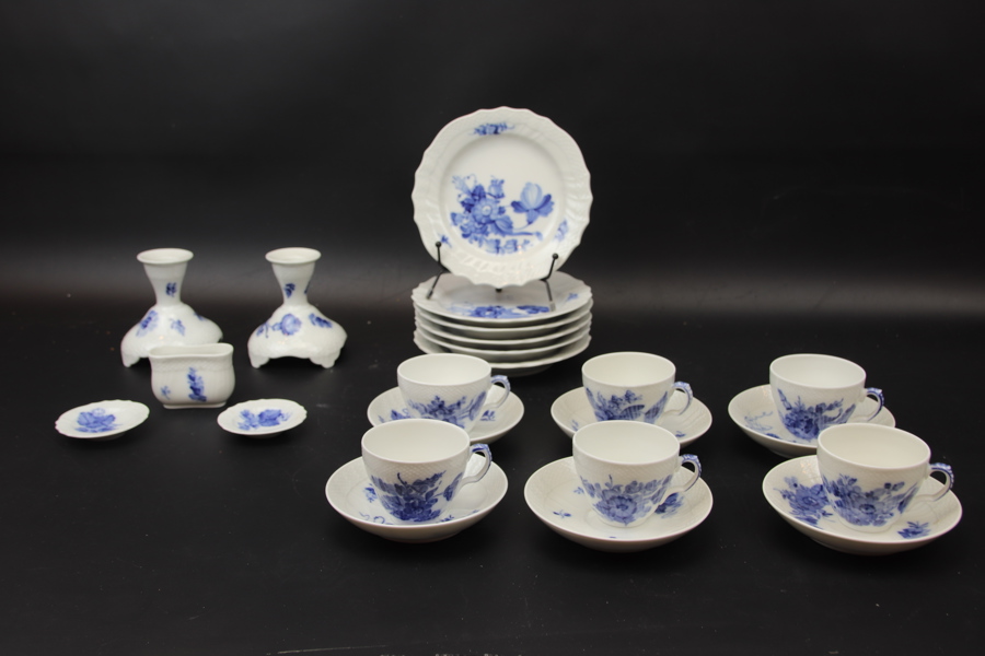 Kaffeservisdelar, 17 delar, porslin, "Blå blomst", Royal Copenhagen.