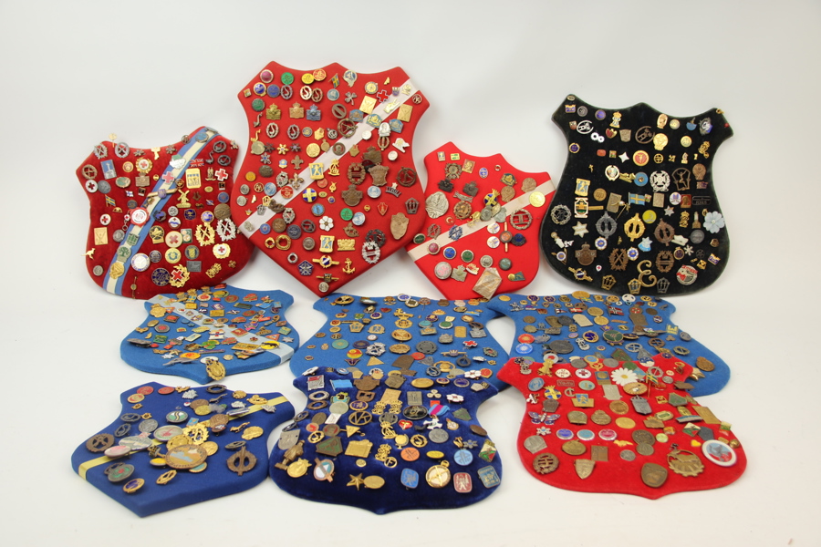 Märken och pins , ett parti.