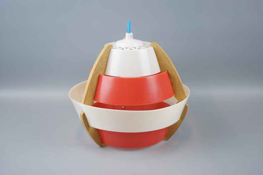 Taklampa, plast, 1900-talets andra hälft.