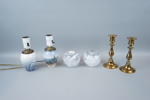 Bordslampor, ljuslyktor och ljusstakar, 3 par, porslin/glas/mässing, bl.a Royal Copenhagen och Kosta Boda.