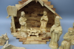 Julkrubba och figurer, 13 delar, trä, Bethlehem.