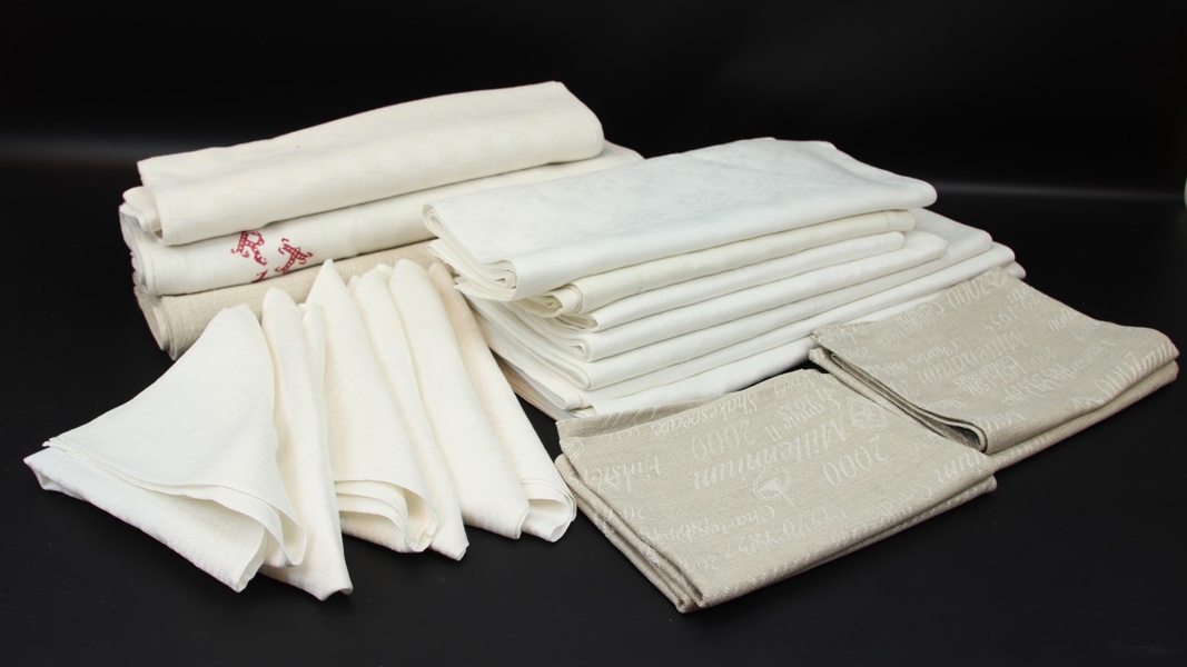 Bordsdukar m.m, 20 delar, linne.