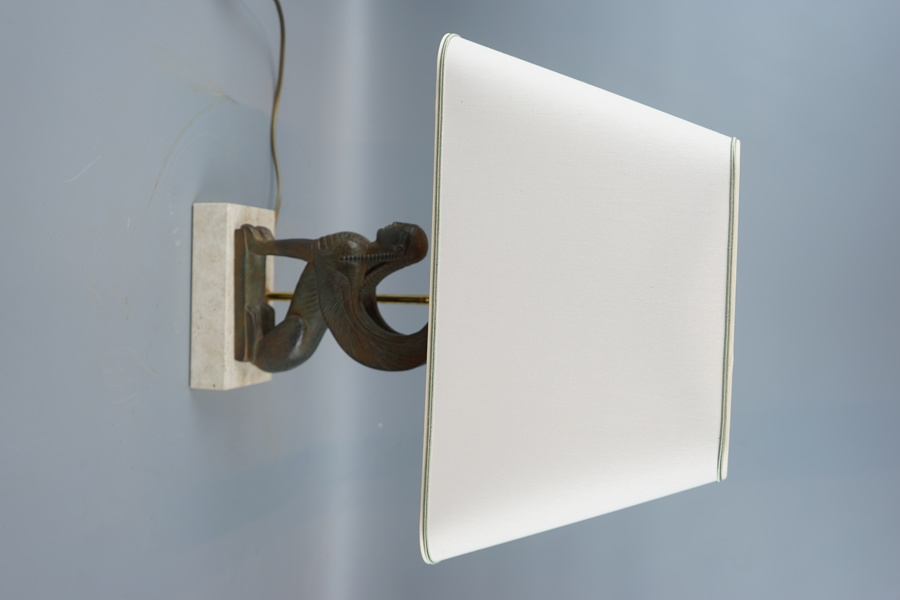 Bordslampa, konstmassa/mässing/traverstin, Le Dauphin, Frankrike.