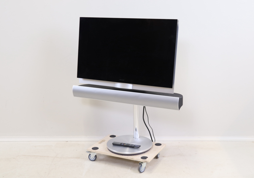 Bang & Olufsen, TV, BeoVision 7, med fjärrkontroll.