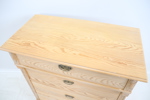 Byrå, 4 lådor, avlutad furu.