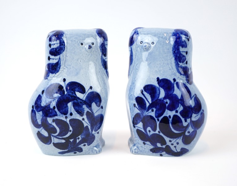 Lisa Larson, pudlar, ett par, stengods, Gustavsberg.