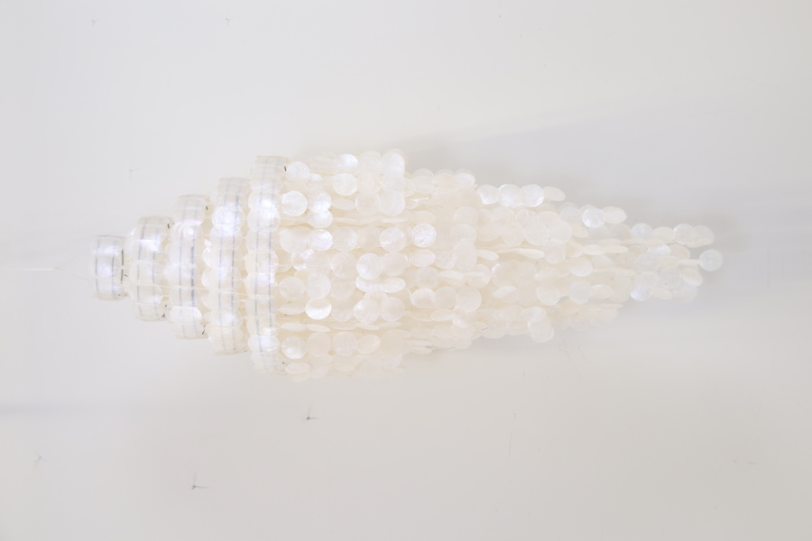 Taklampa, snäckskal.