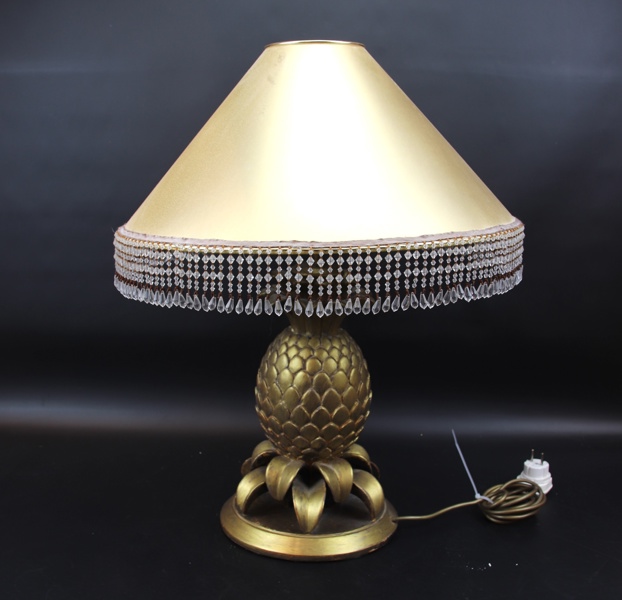 Bordslampa, ananas, trä, skärm med fransar.