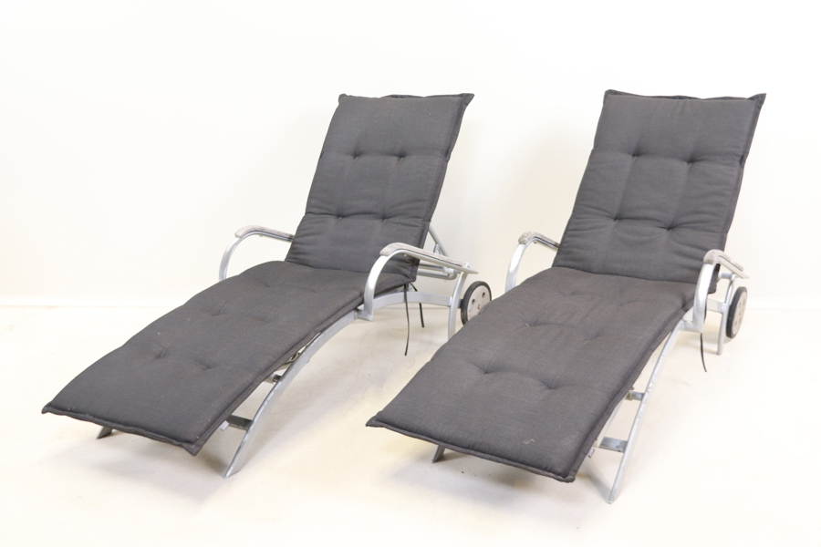 Solstolar, ett par, metall/trä/textil.