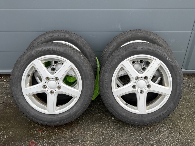 Vinterdäck, 4 st, Continental 205/55-16, Wintercontact TS860, på aluminiumfälg.
