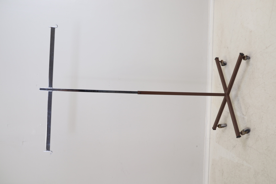 Klädställning, metall, höj/sänkbar, Skyltdocksfabrik AB.