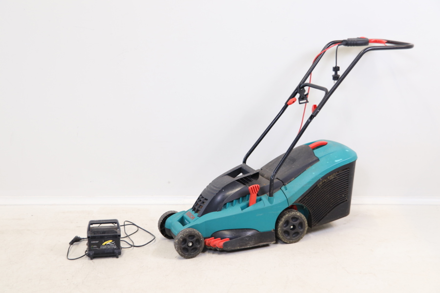 Gräsklippare, "Rotak 37", Bosch, med laddare, Powakaddy.