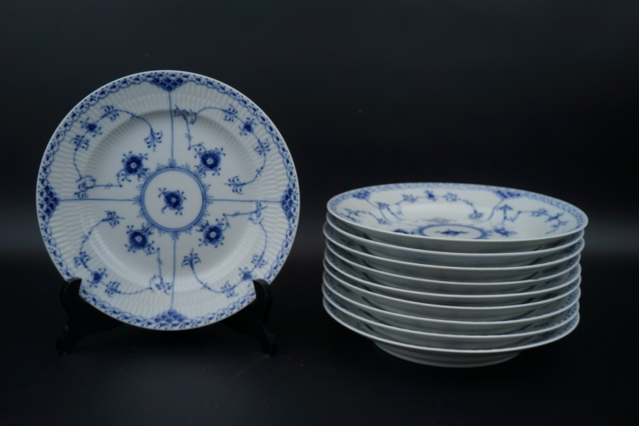 Musselmalet, förrättstallrikar, 10 st, porslin, halvblond, nr 572, Royal Copenhagen.