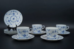 Musselmalet, kaffekoppar med fat, 4 delar, samt 4 extra kaffefat, porslin, rifflet, Royal Copenhagen.