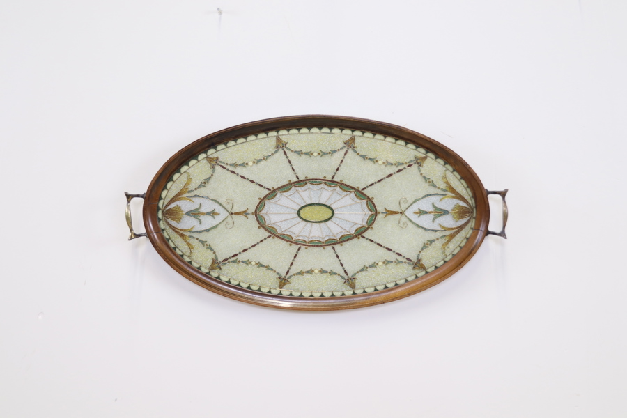 Bricka, mahogny/mässing, mosaik av glaskulor, 1800-talets början.