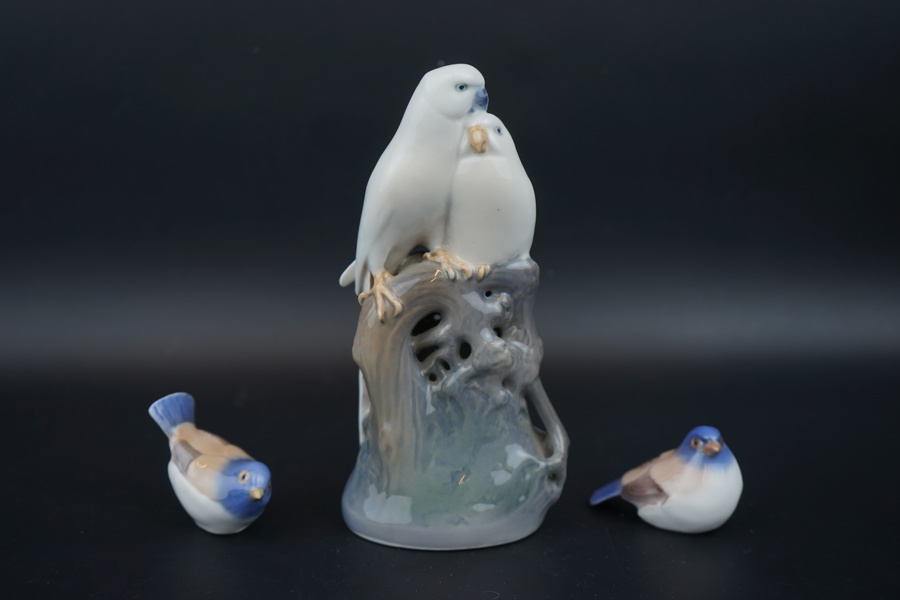 Figuriner, 3 st, fåglar, porslin, Bing & Gröndahl och Royal Copenhagen.