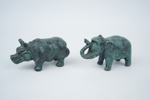 Figuriner, 2 st, noshörning och elefant, brons.