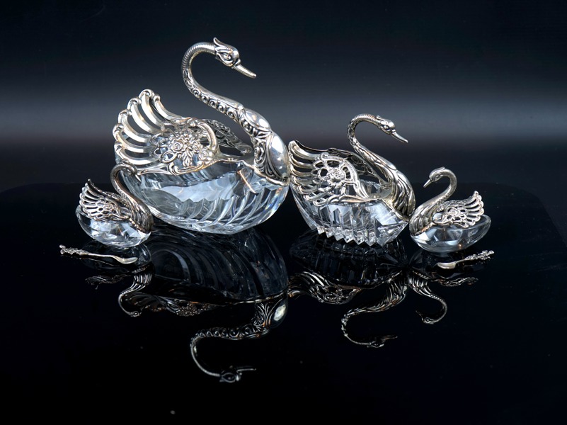 Svanskålar/saltkar, 4 delar, glas/silver 835.
