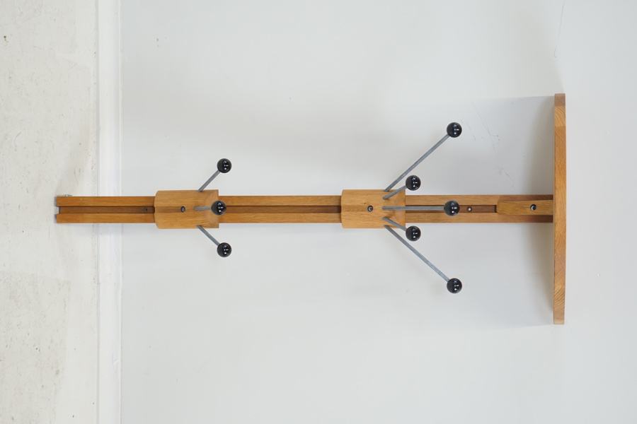 Dan Ihreborn, klädhängare med hylla, ek, MOVE.