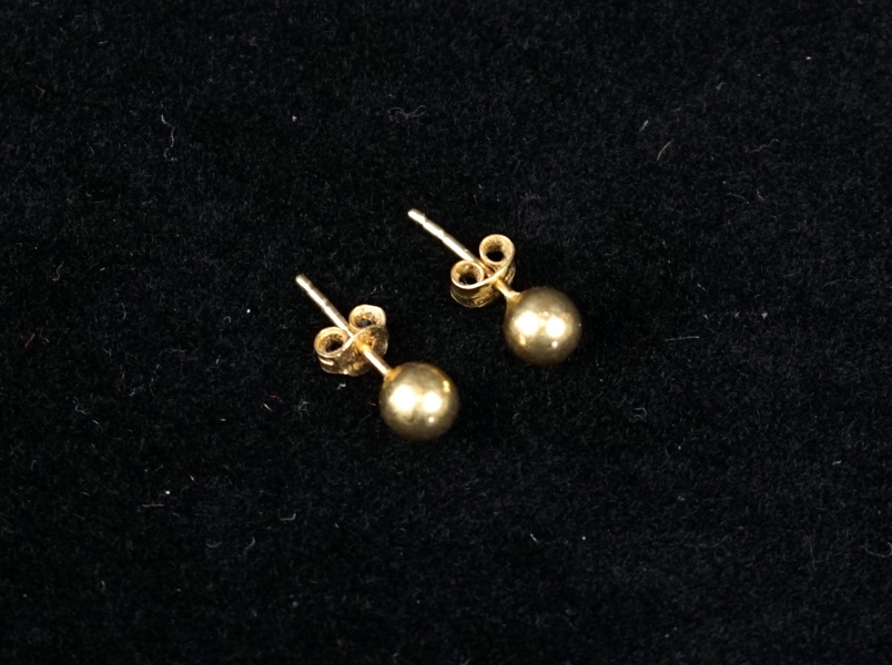 Örhängen, ett par, guld 18k.