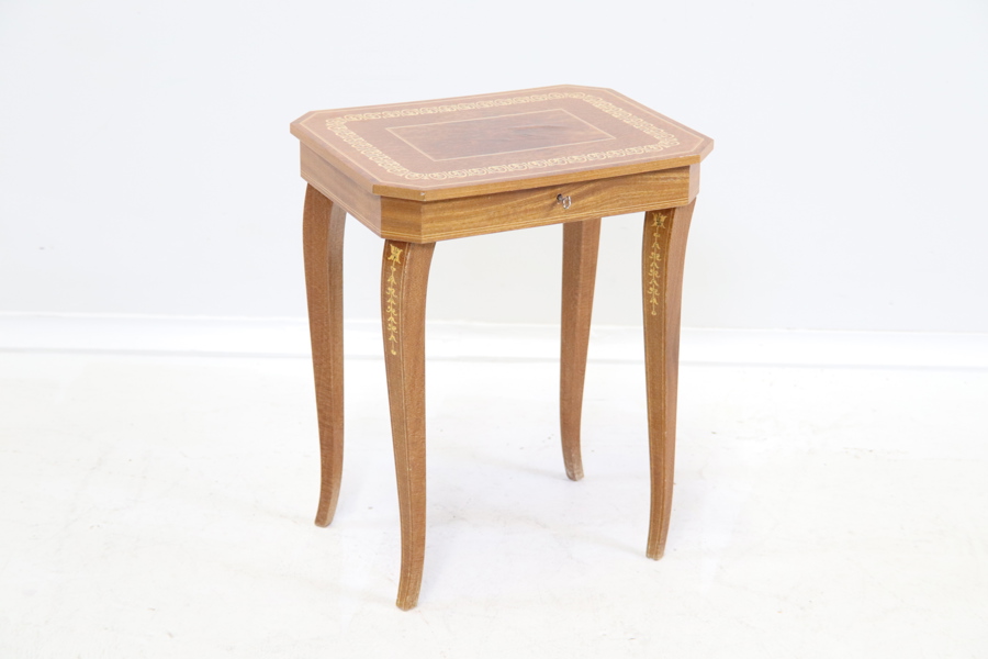 Sybord, trä, samtida.