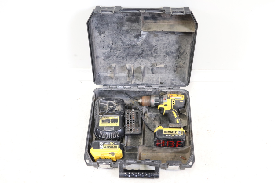 Skruvdragare med tillbehör, DeWalt.