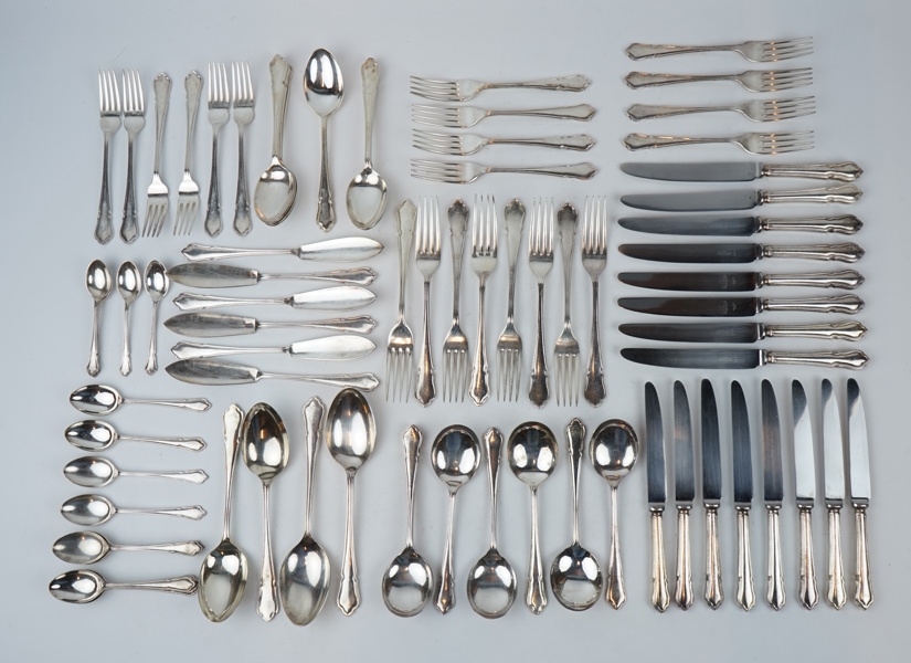 Bestick och fiskbestick, 83 st, silverplated/rostfritt stål, Chippendale-variant, England.