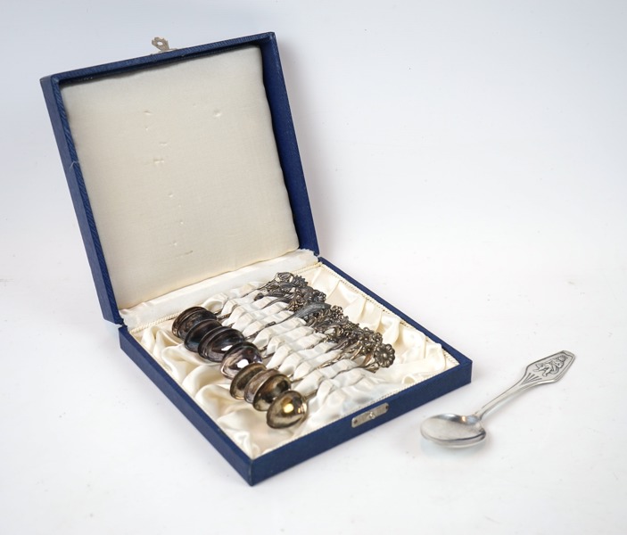 Moccaskedar, "Svenska Floran", samt barnsked, 11+1 st, silver.