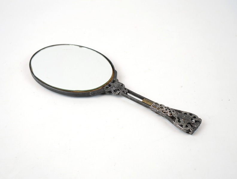 Handspegel, metall, 1900-talets början.