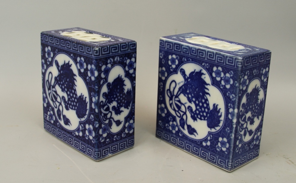 Opiumkuddar, ett par, porslin, Kina, 1900-tal.