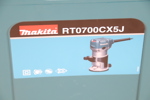 Kantfräs, Makita RT0700CX5J, med tillbehör och väska.
