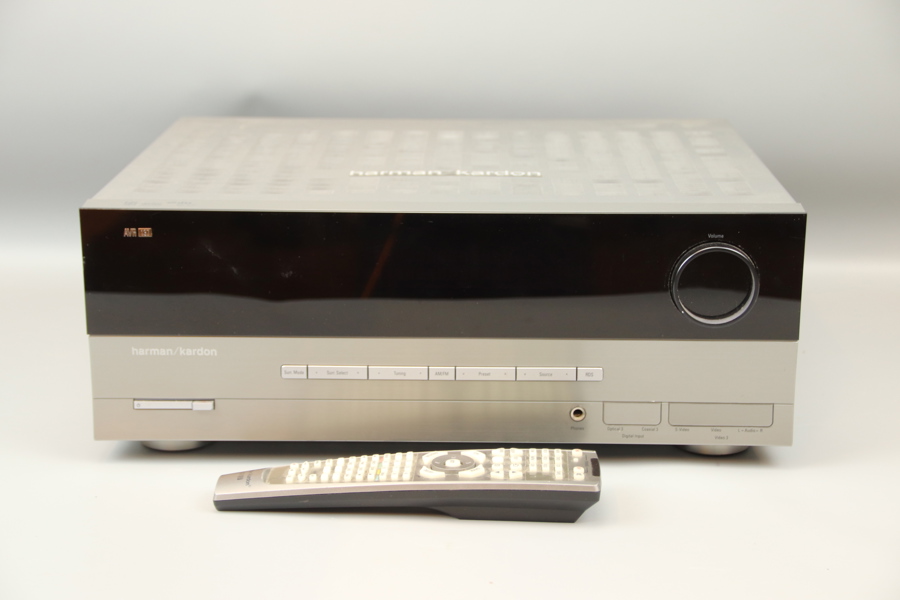 Surroundförstärkare, harman/kardon AVR 137/230, med fjärrkontroll.