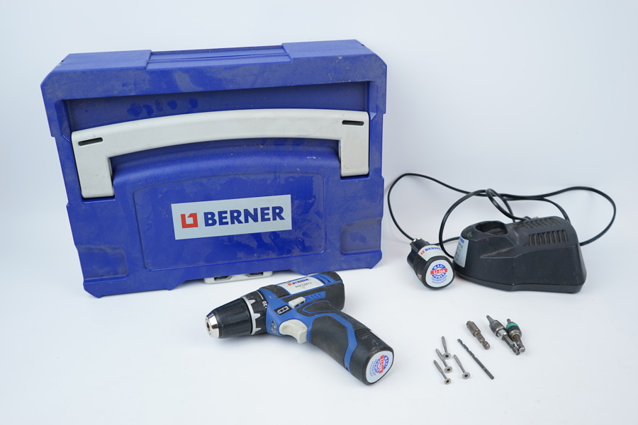 Skruvdragare, Berner BACD-1 10,8 V LI, med tillbehör.